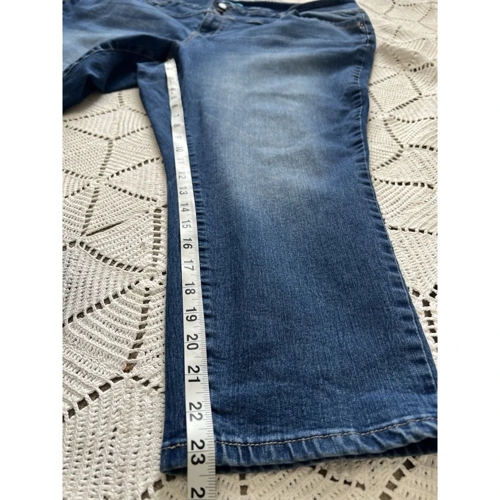 YMI Wanna‎ Betta Butt Capri Jeans Size 24 Mid Rise Stretch Women Y2K Flattering